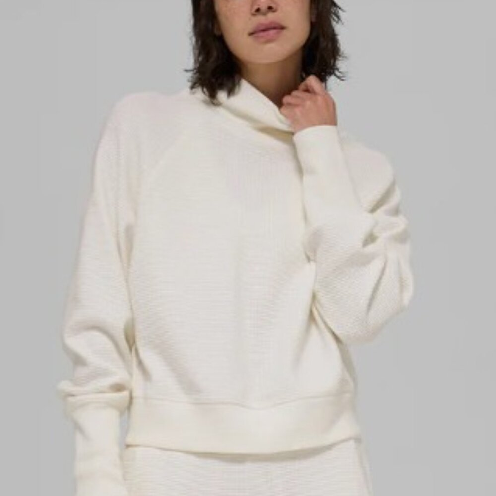 ALO Yoga Waffle Weekend Escape Mock Neck Long Sleeve-M